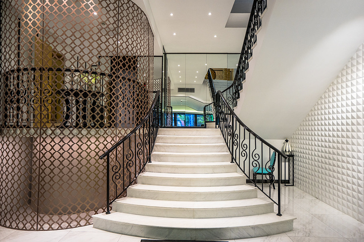 51吃瓜女主播 但其长期的发展潜力海报