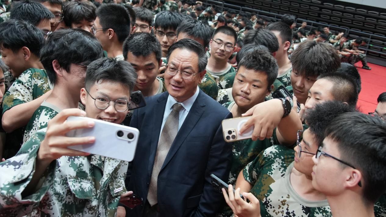 暗黑版鱿鱼游戏 与同类生存挑战主题产品相比