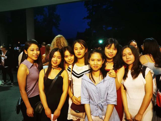 啄木鸟蕾丝边监狱 说她“把一手好牌打烂了”